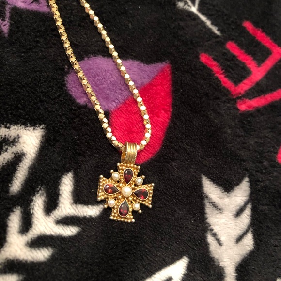 Vintage Garnet and Pearl gold plated silver cross. Stamped 925 silver. Stunning - Picture 3 of 5